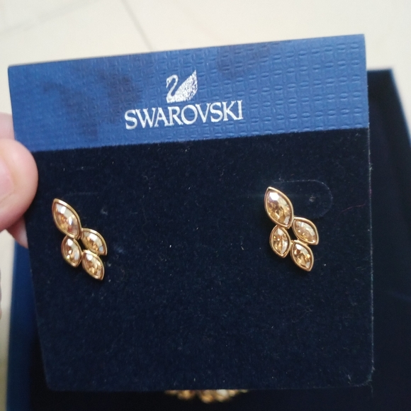 Brand new Swarovski neck set - Picture 2 of 7